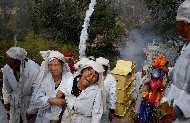“死不起”成為現(xiàn)實！高價墓地市場冷清，逝者也被“消費降級”？:墓地