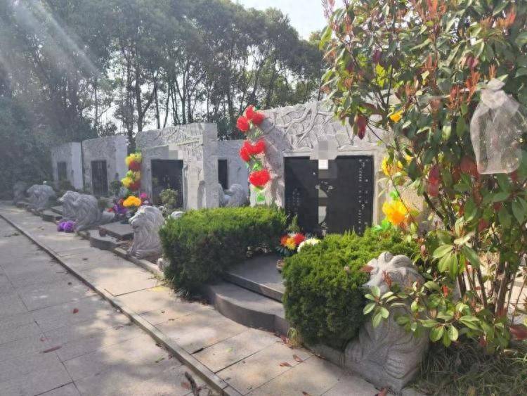 江蘇一地被指有超規(guī)格豪華公墓，當?shù)鼗貞?yīng):公墓
